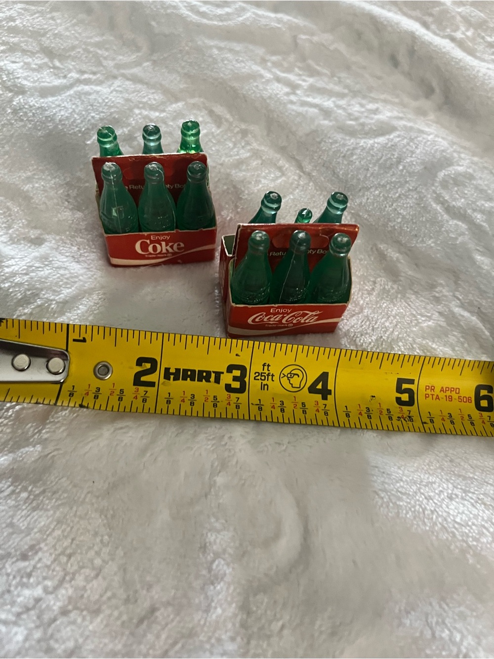 Vintage miniature coca-cola six packs w green plastic bottles in cardboard cart